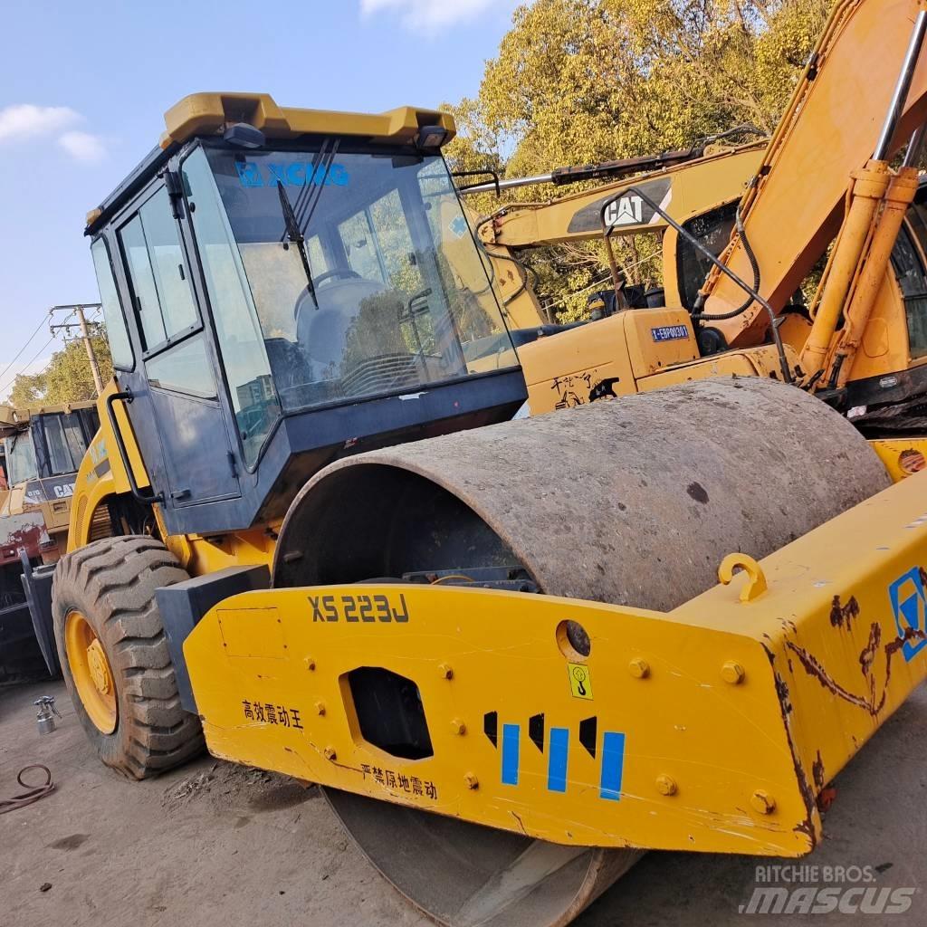 XCMG XS 143 J مداحل أحادية الأسطوانة