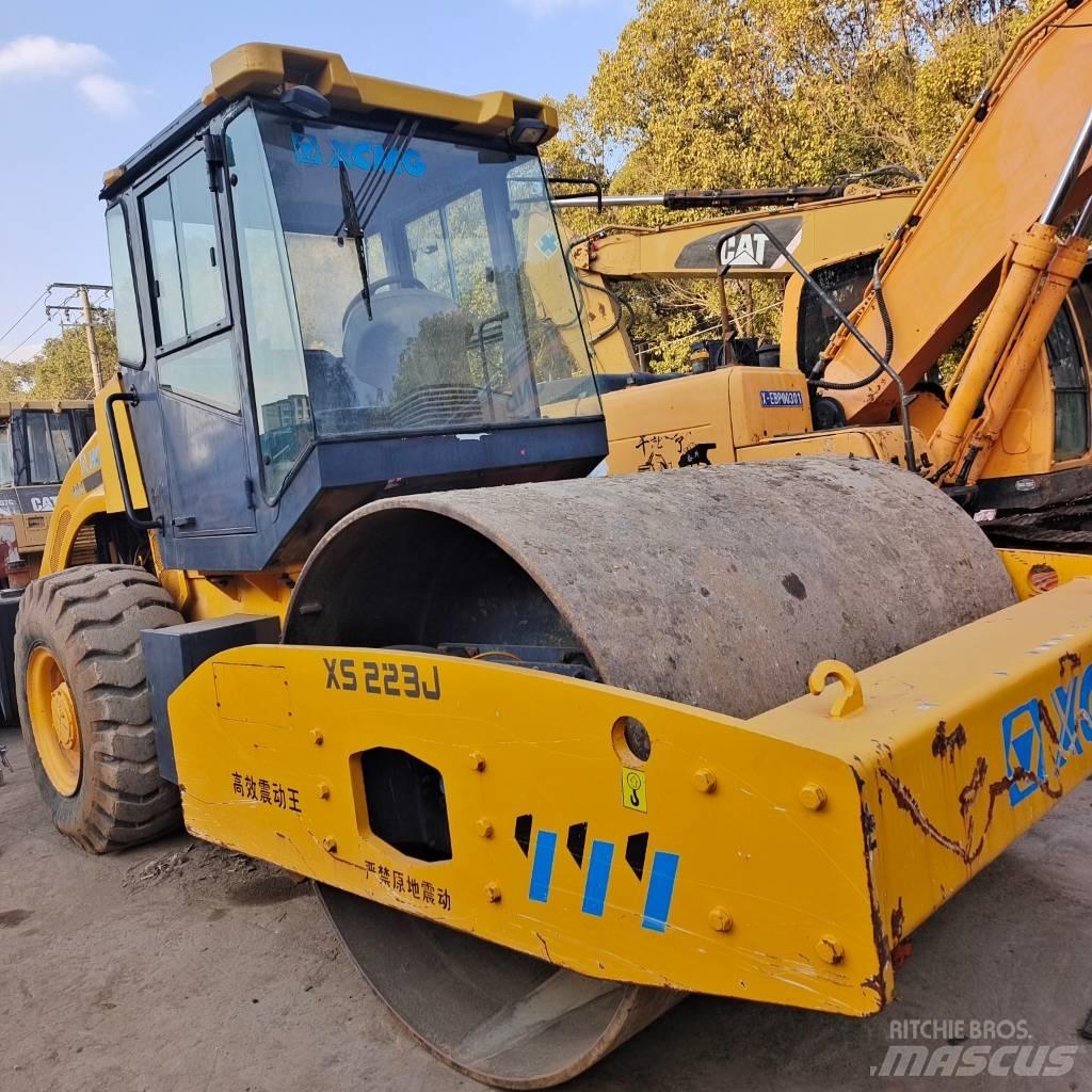 XCMG XS 143 J مداحل أحادية الأسطوانة