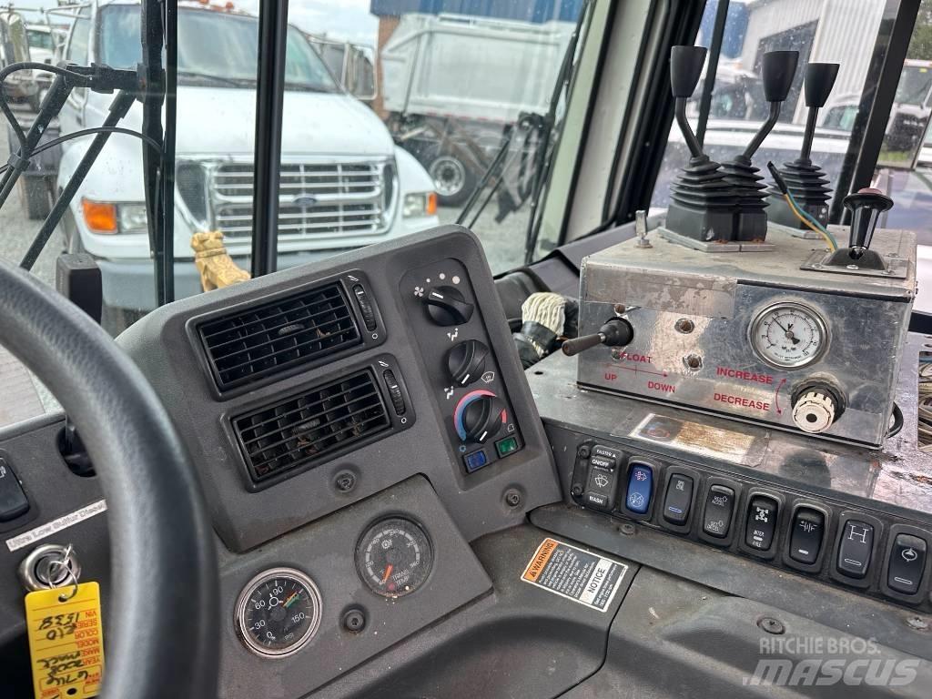 Mack MRU613 شاحنات المخلفات