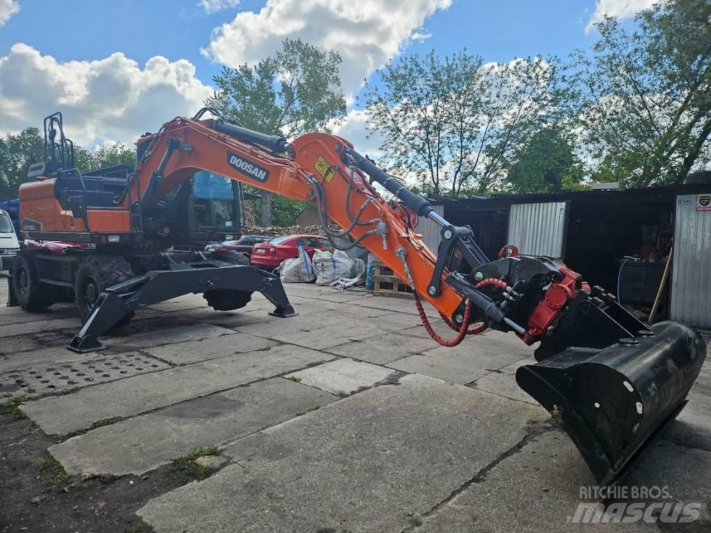 Doosan DX 160 W حفارات بعجل