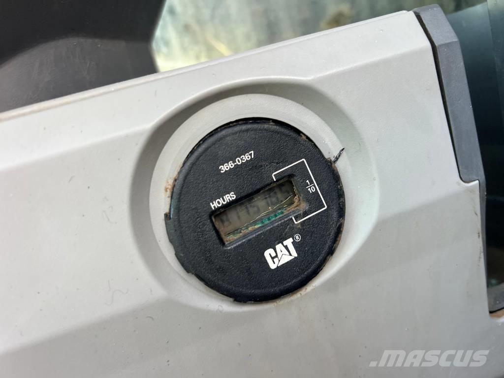 CAT 390 F L حفارات زحافة