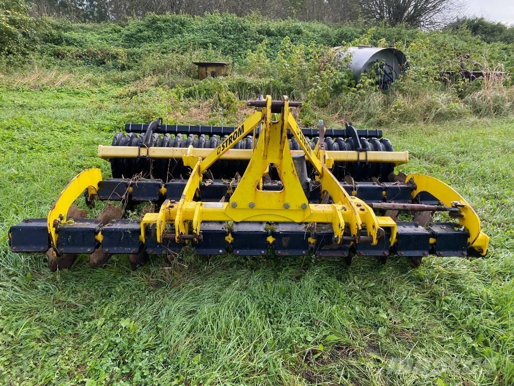 Strom XN 3000 الكاسحات وقلابات التربة ذات المحركات