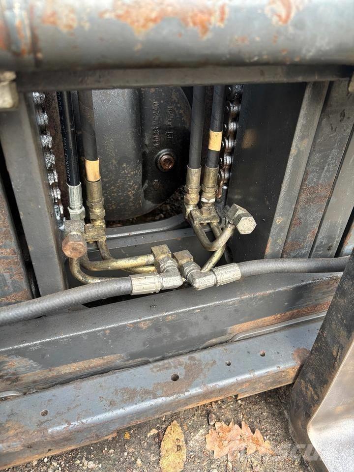 Nissan UGD02 A 30 PQ شاحنات LPG