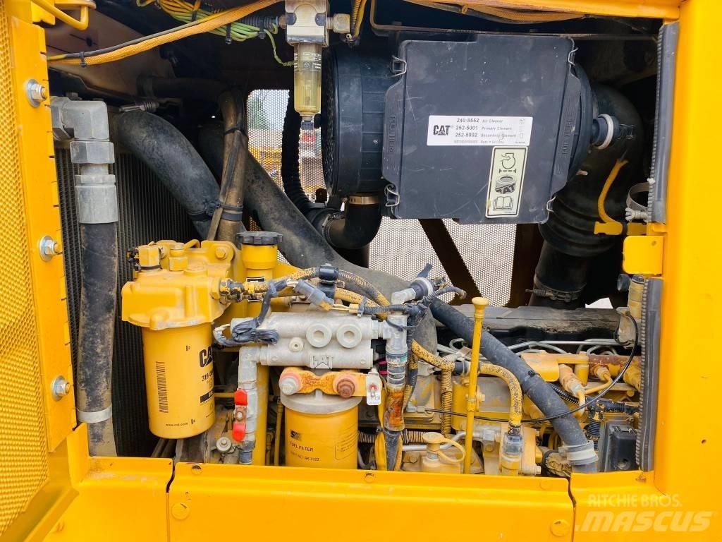 CAT D 6 K LGP بلدوزرات مجنزرة