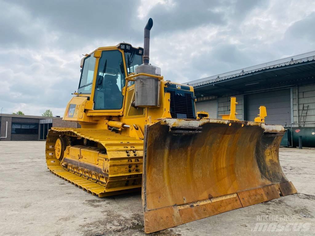 CAT D 6 K LGP بلدوزرات مجنزرة
