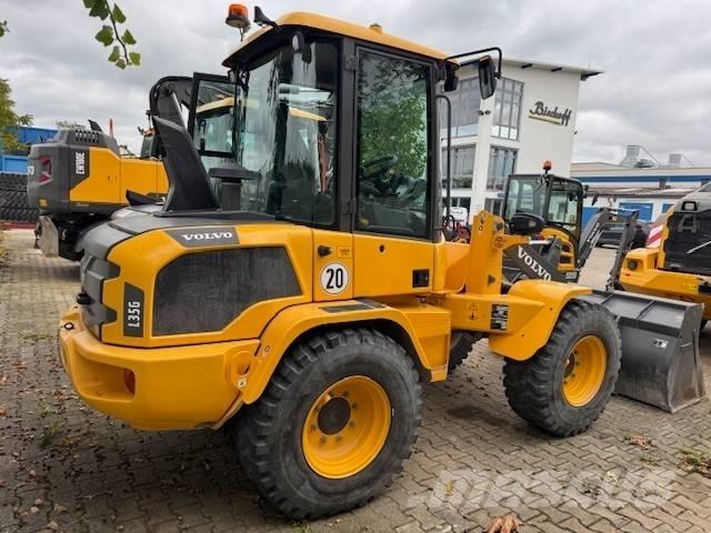 Volvo L35G لوادر انزلاقية التوجيه