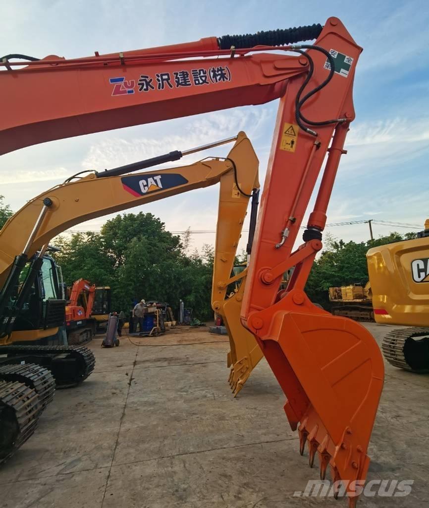 Hitachi ZX 200 حفارات زحافة