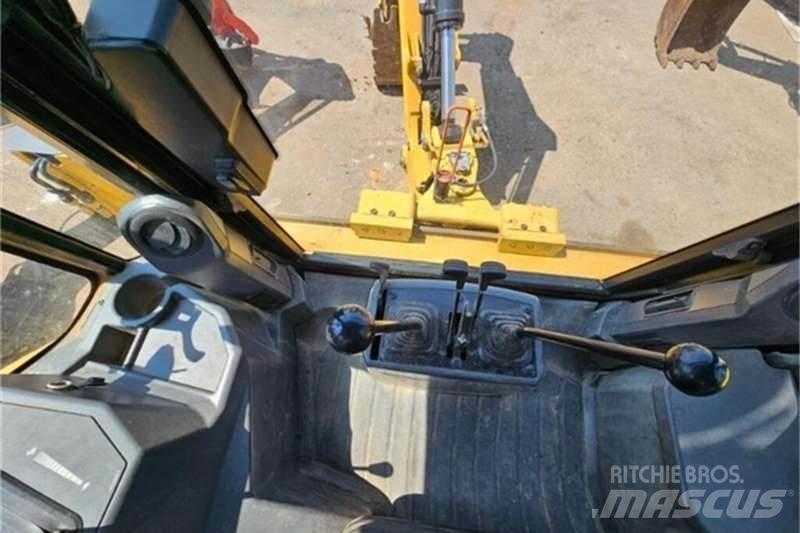 CAT 426F2 TLB لوادر ذات جرافات عكسية