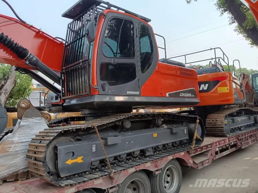 Doosan DX 225 حفارات زحافة