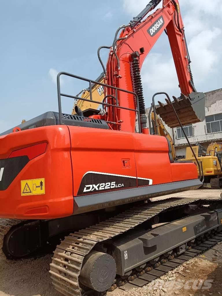 Doosan DX 225 حفارات زحافة