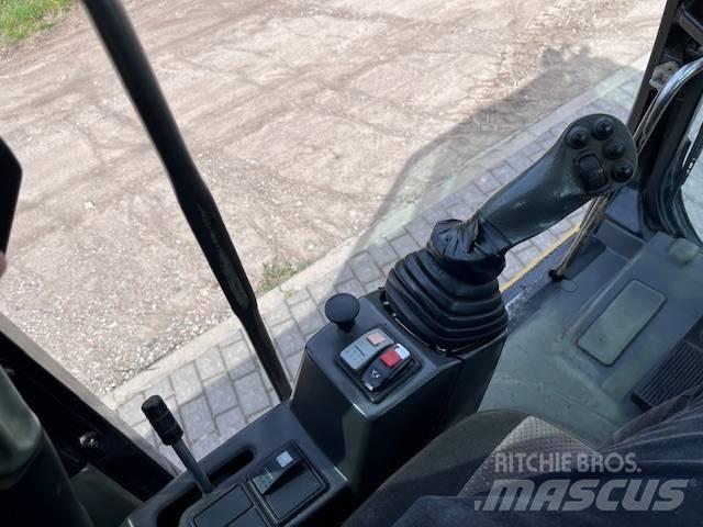 CAT M 315 D حفارات بعجل