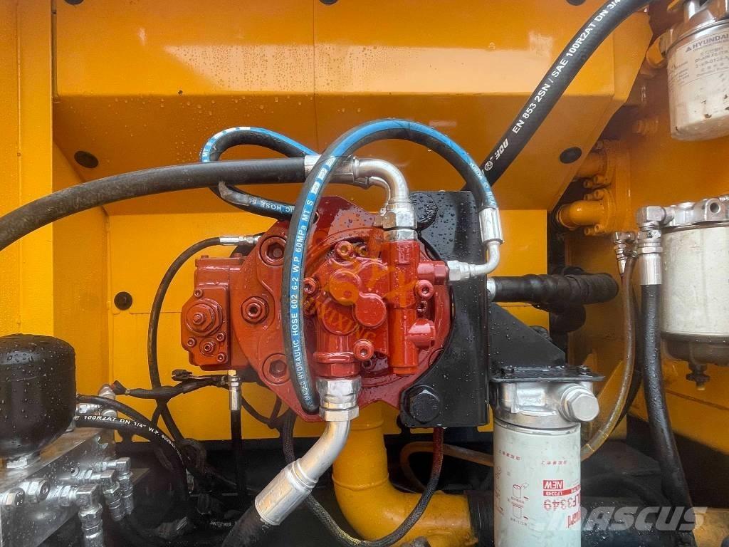 Hyundai R220LC-9 حفارات زحافة