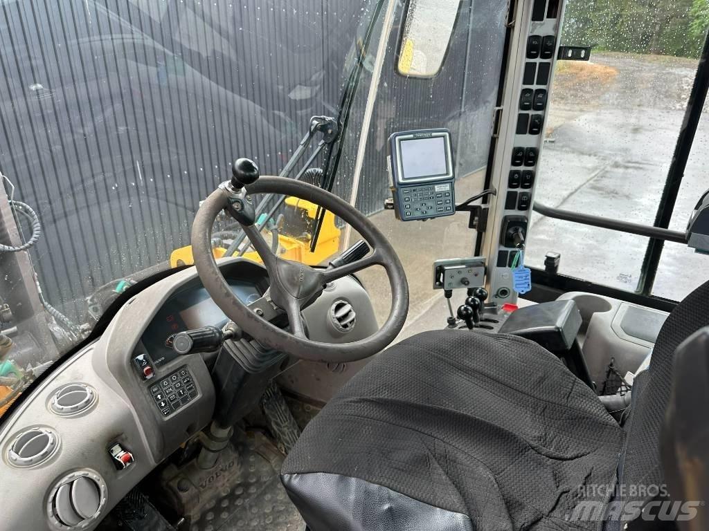 Volvo L 90 F لوادر بعجل