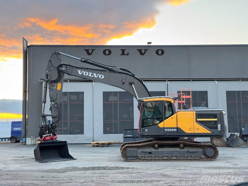 Volvo EC 250 EL حفارات زحافة