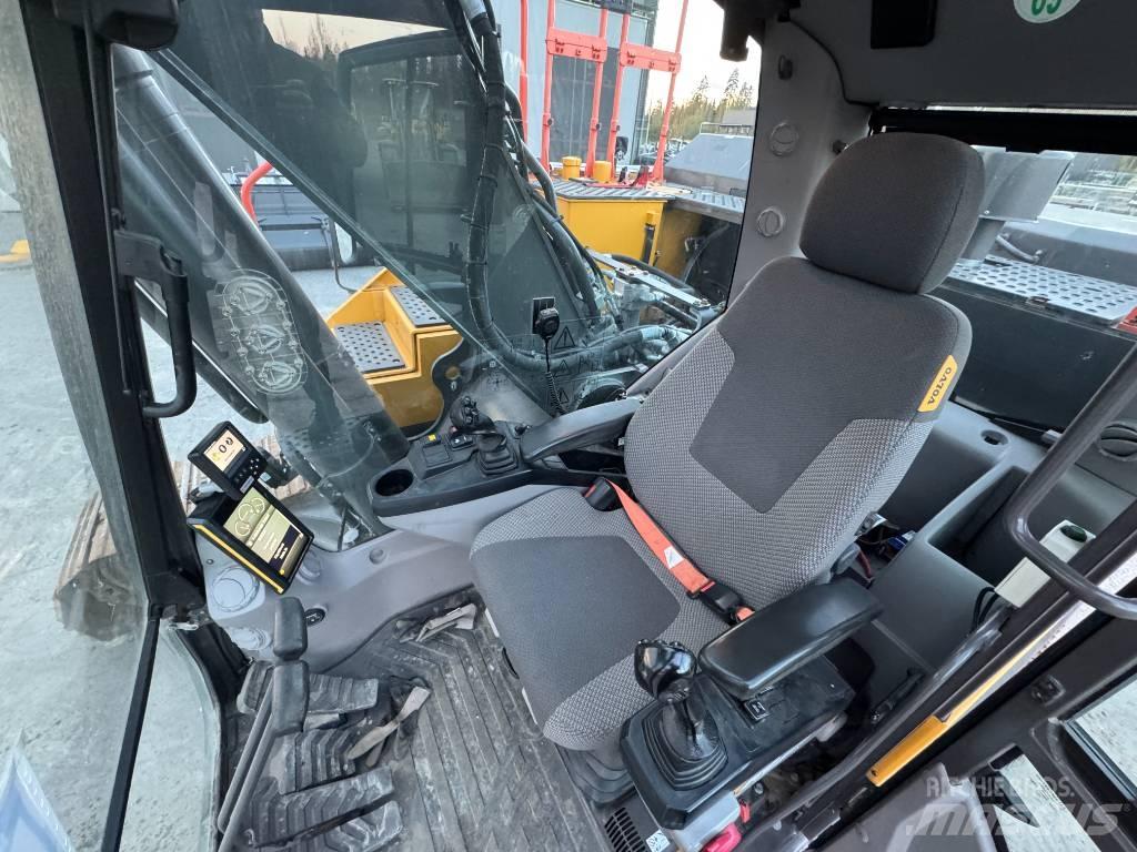 Volvo EC 250 EL حفارات زحافة