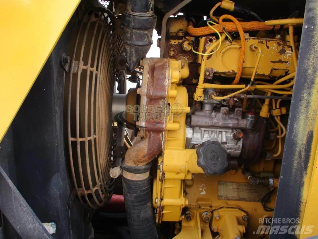 CAT CS 533 E Roller مداحل أحادية الأسطوانة
