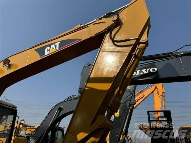 CAT 320 B L حفارات زحافة