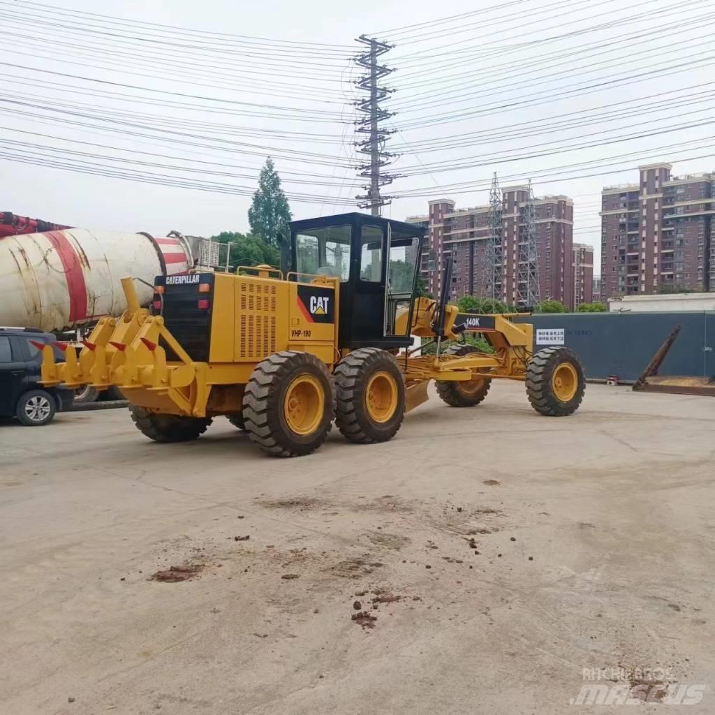 CAT 140 K معدات تمهيد الطرق