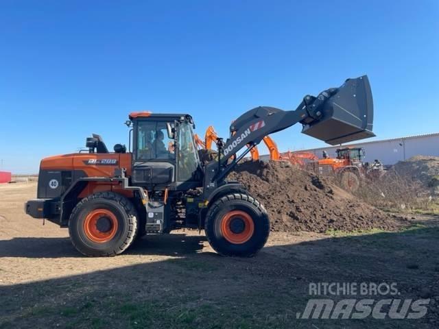 Doosan DL 200 لوادر بعجل