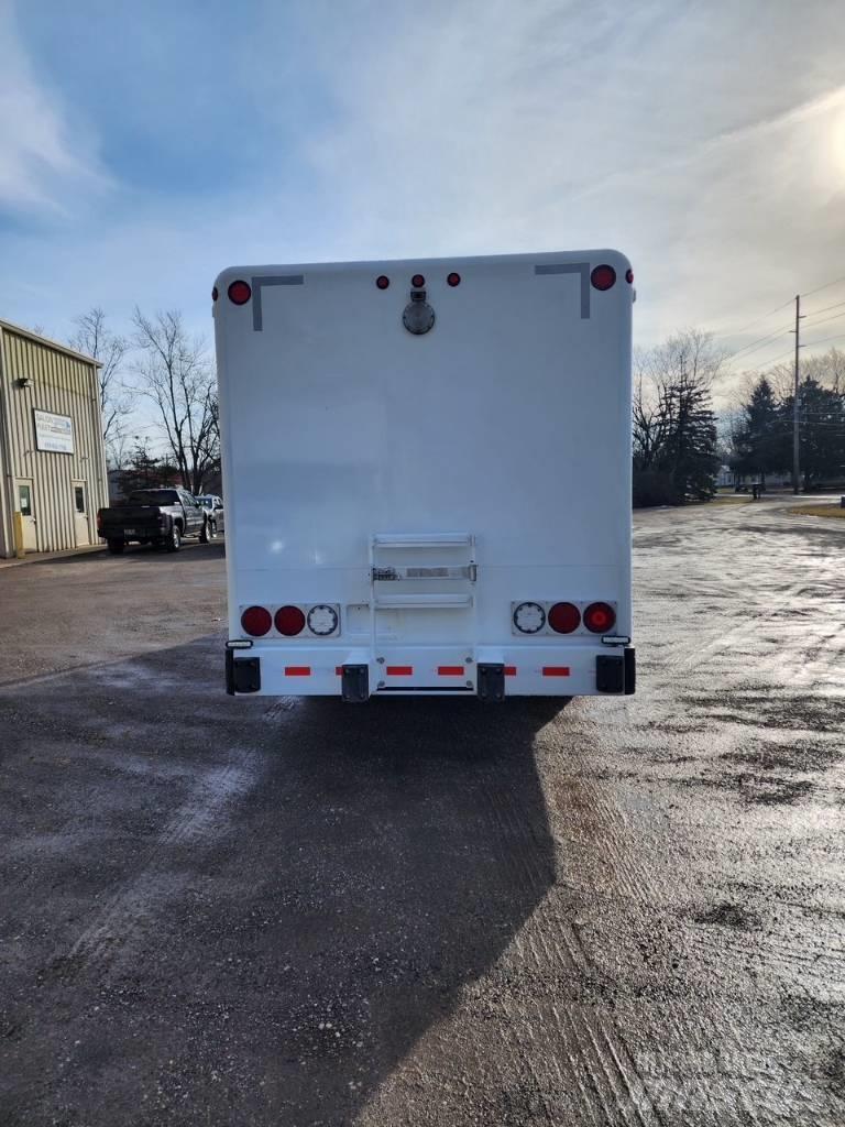 Freightliner M2 شاحنات نقل المشروبات