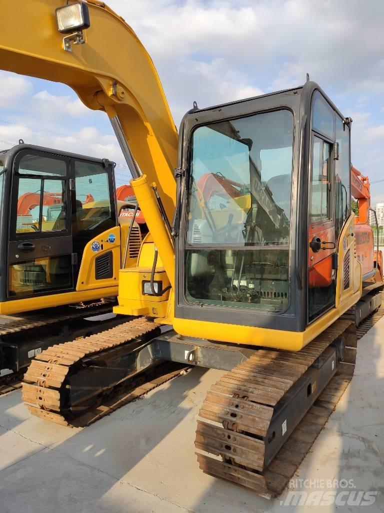 Komatsu PC 70-8 حفارات زحافة