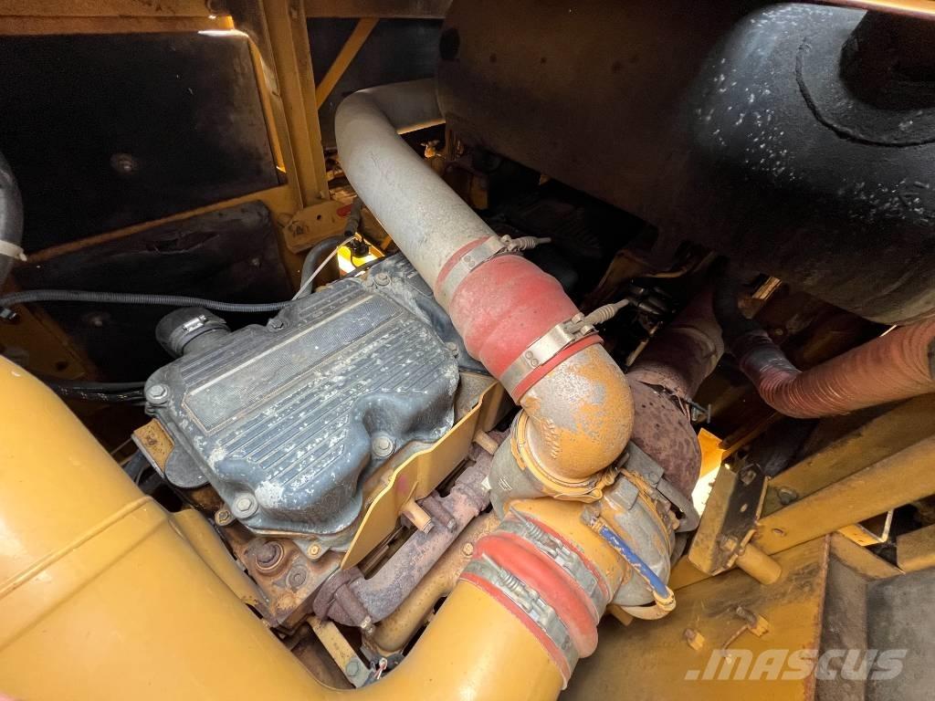 CAT 824H بلدوزرات بعجلات