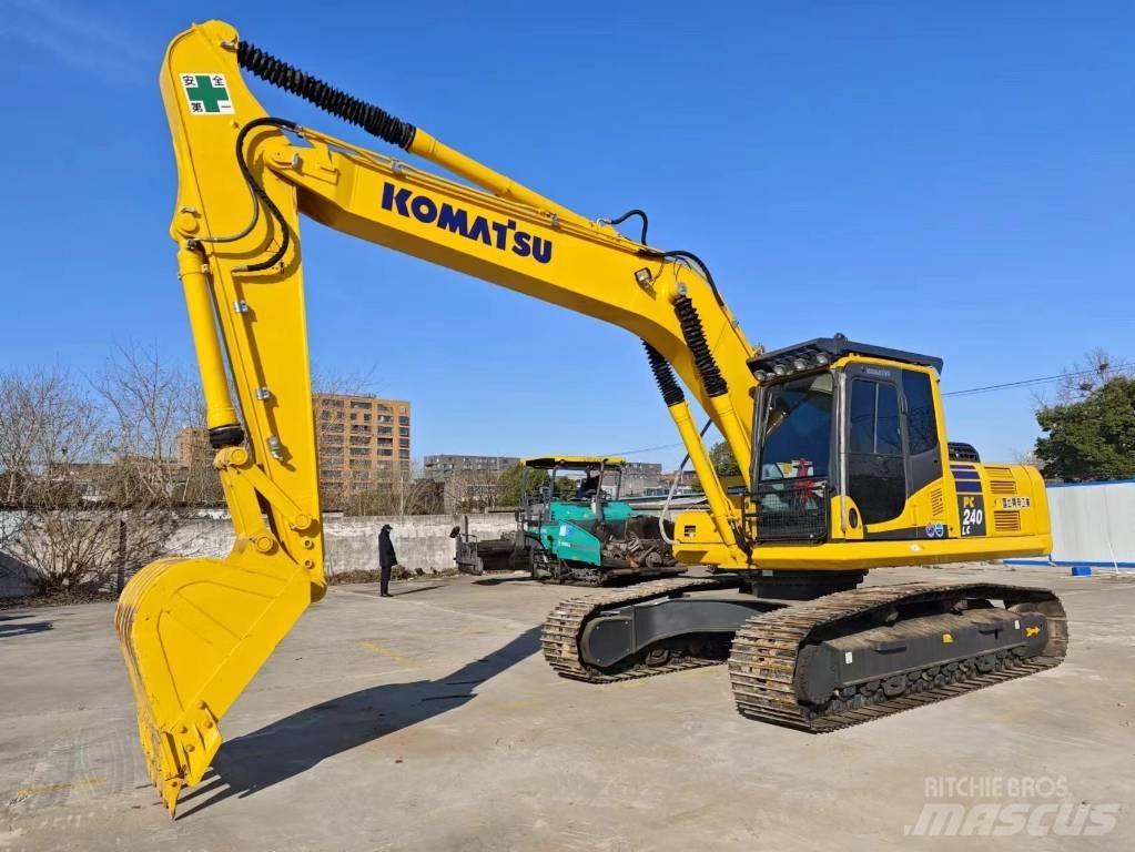 Komatsu PC 240-8 حفارات زحافة