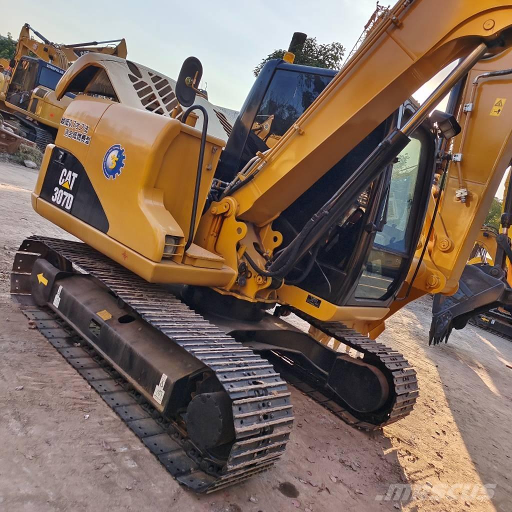 CAT 307 D حفارات وسط 7 طن - 12 طن