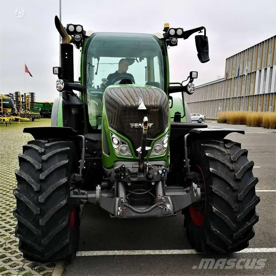 Fendt 718 Vario الجرارات