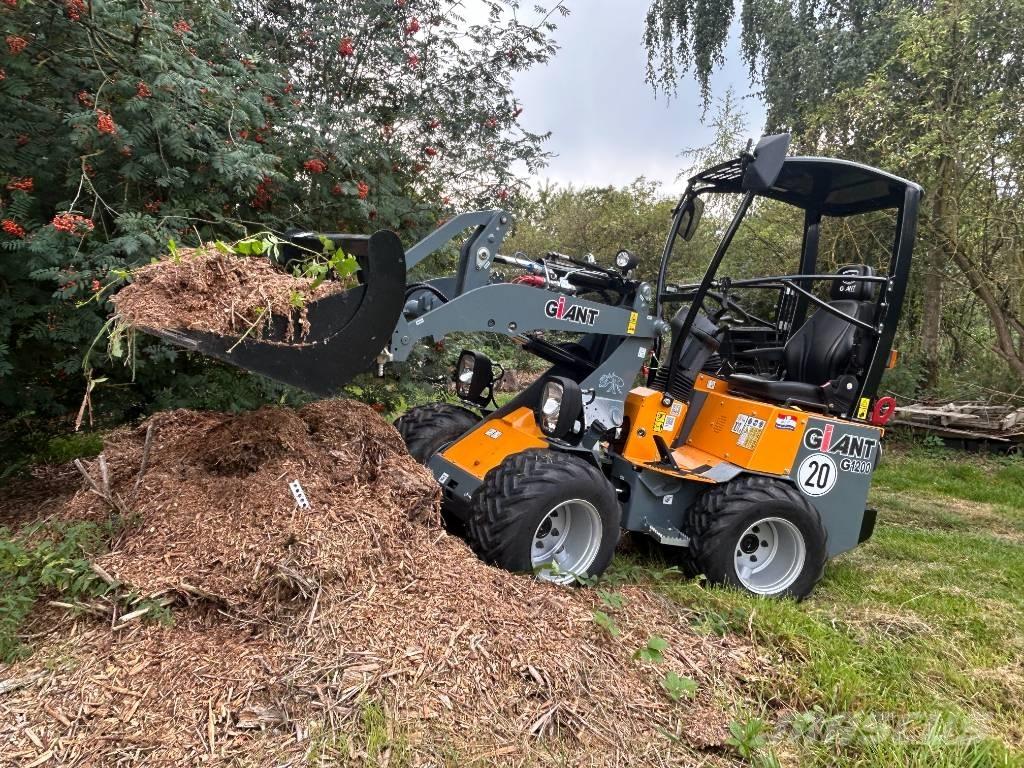GiANT G 1200 لوادر صغيرة
