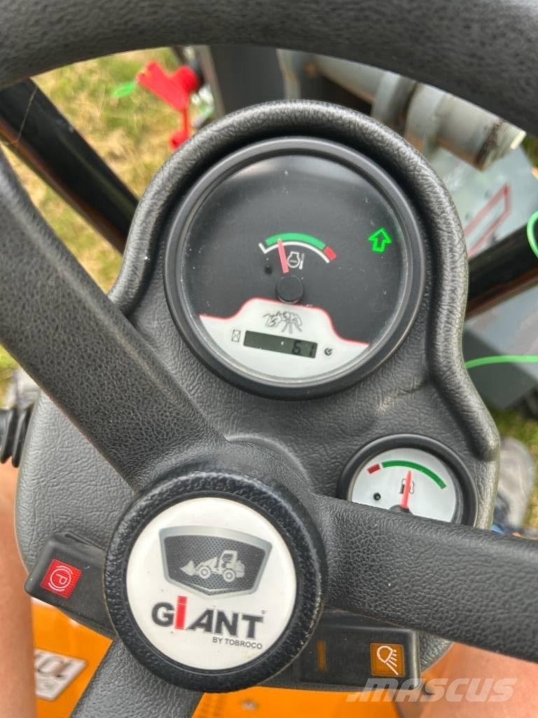 GiANT G 1200 لوادر صغيرة
