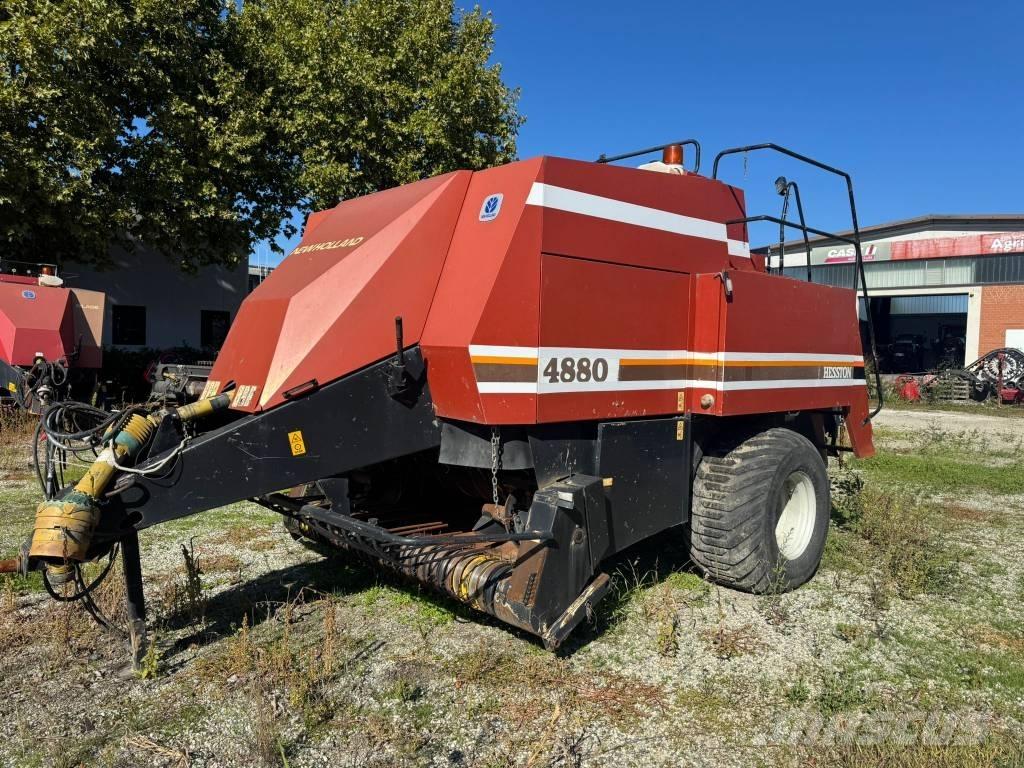 Hesston 4880 محزمات مربعة