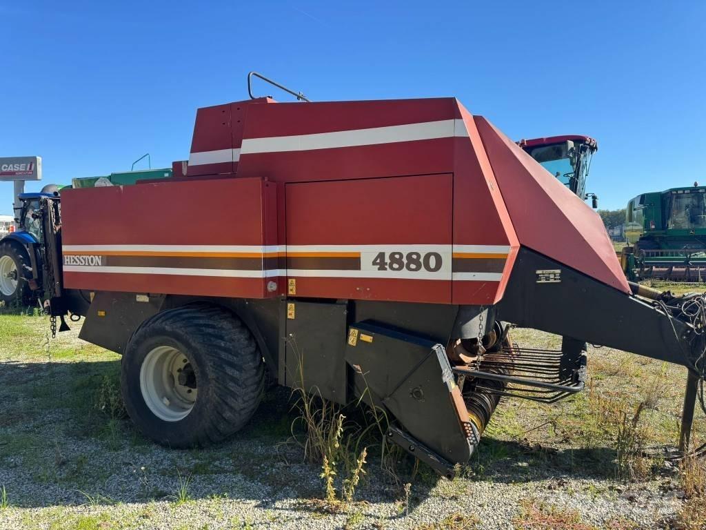 Hesston 4880 محزمات مربعة