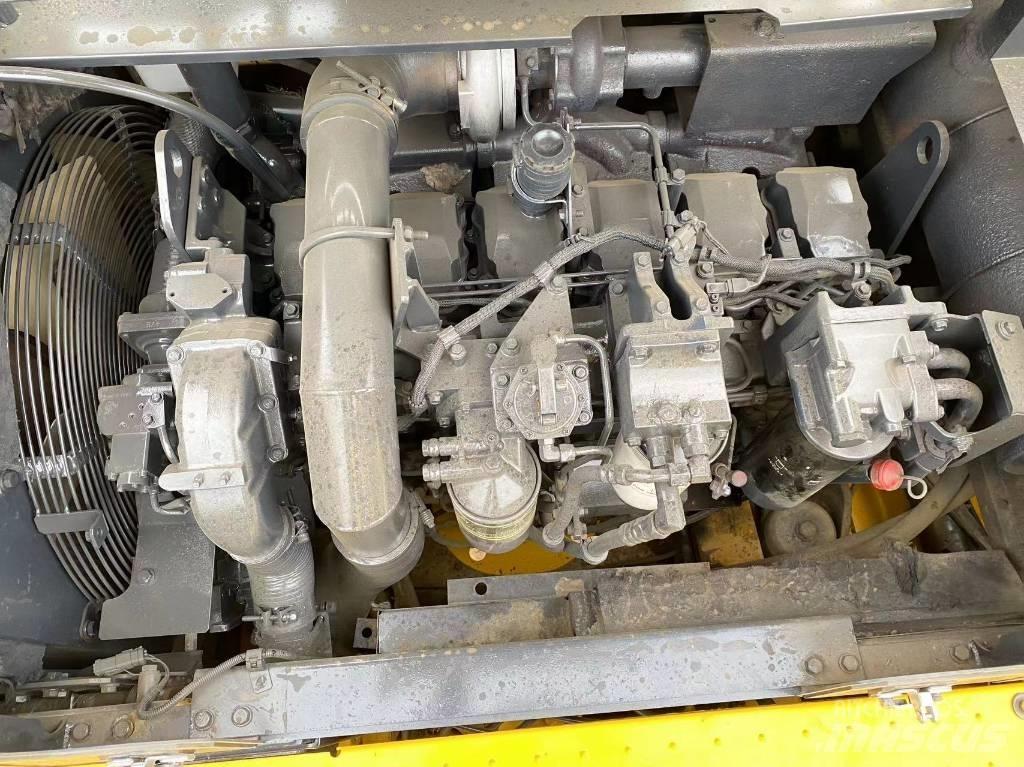Komatsu PC 450 حفارات زحافة