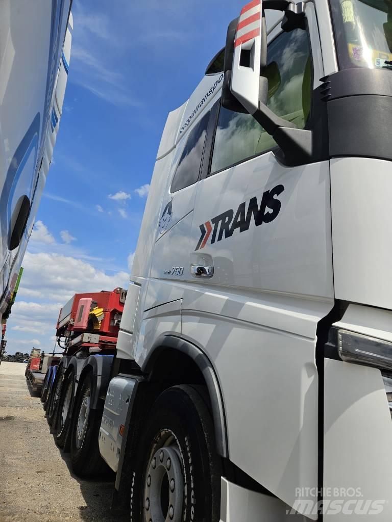 Volvo FH16 750KM 8x4 وحدات الجر