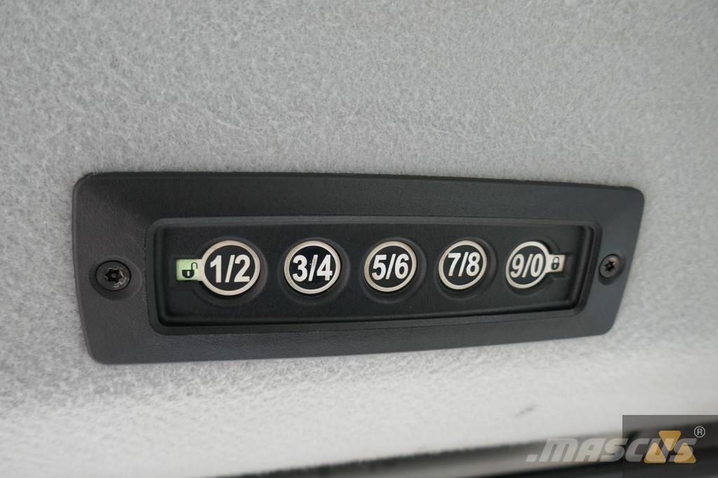 CAT 906M لوادر بعجل