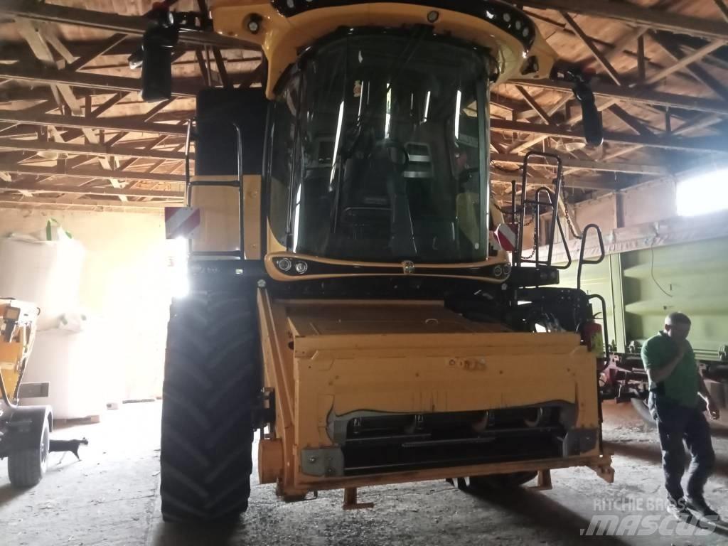 New Holland CX 8.70 حصادات