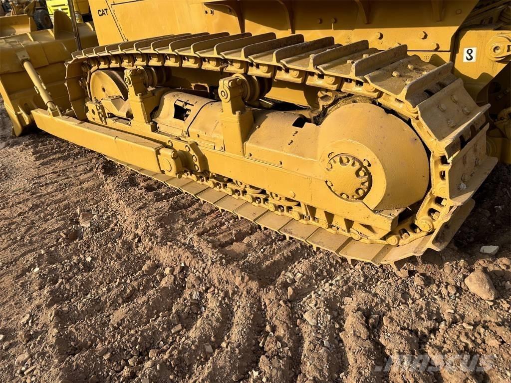 CAT D6G بلدوزرات مجنزرة