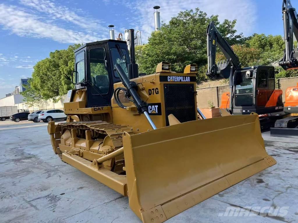 CAT D 7 G بلدوزرات مجنزرة
