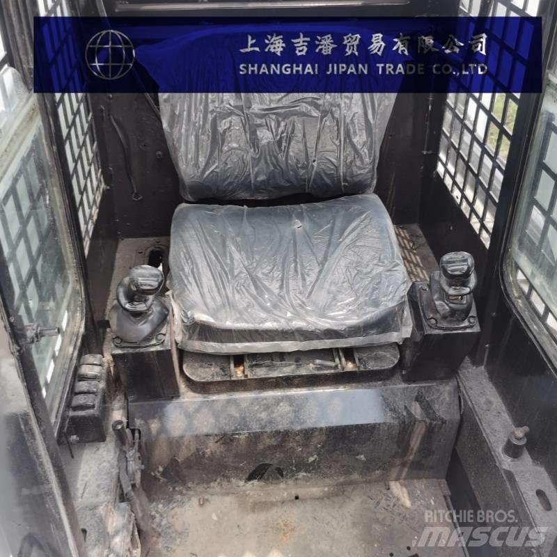 Bobcat S 130 لوادر انزلاقية التوجيه