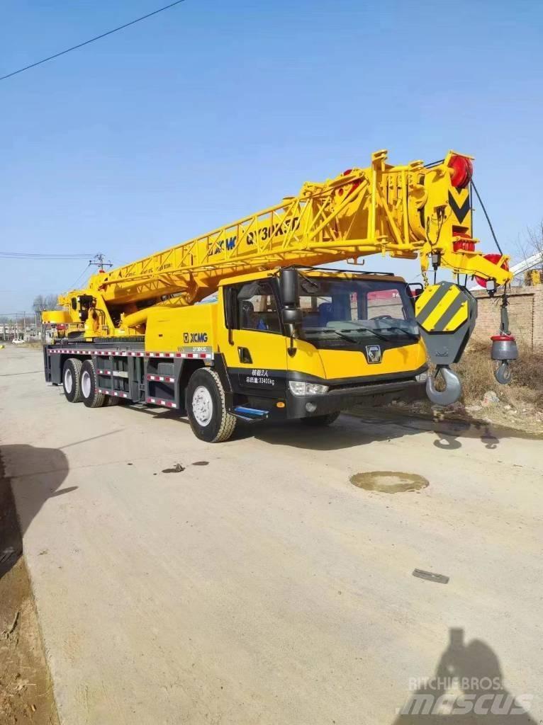 XCMG QY30T رافعات صالحة لكل أنواع الطرق