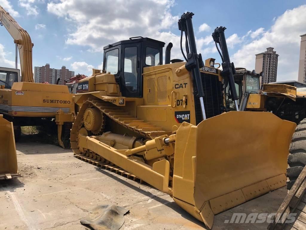 CAT D 7 H بلدوزرات مجنزرة