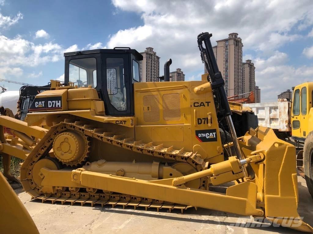 CAT D 7 H بلدوزرات مجنزرة