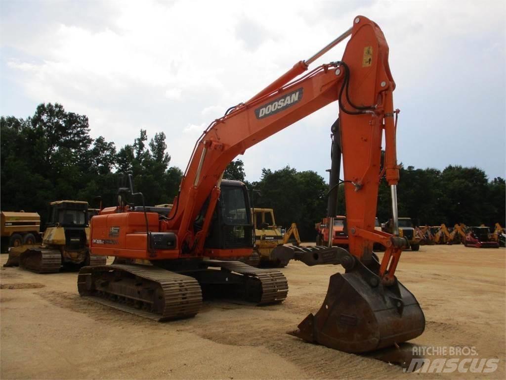 Doosan dx225 حفارات زحافة