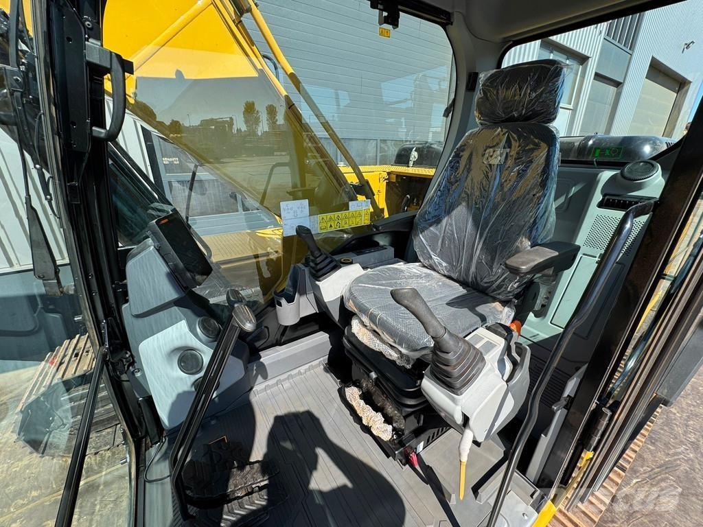 CAT 323D3 حفارات زحافة