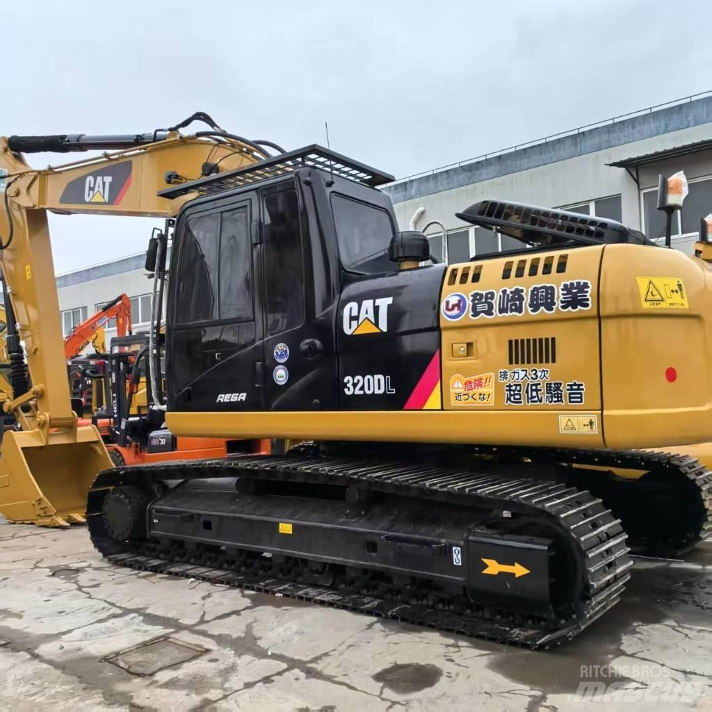 CAT 320 D L حفارات زحافة