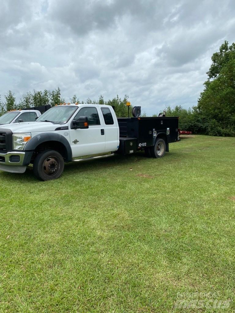 Ford F 550 شاحنات خفيفة/مفصلية الجوانب