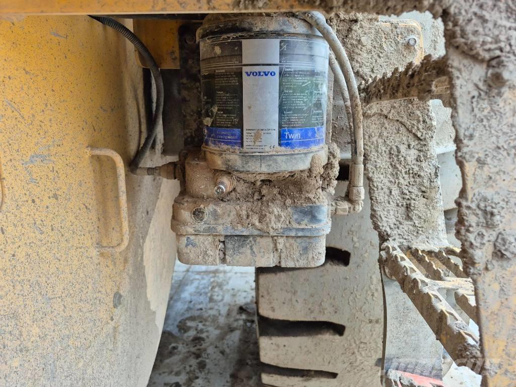 Volvo L 120 H لوادر بعجل