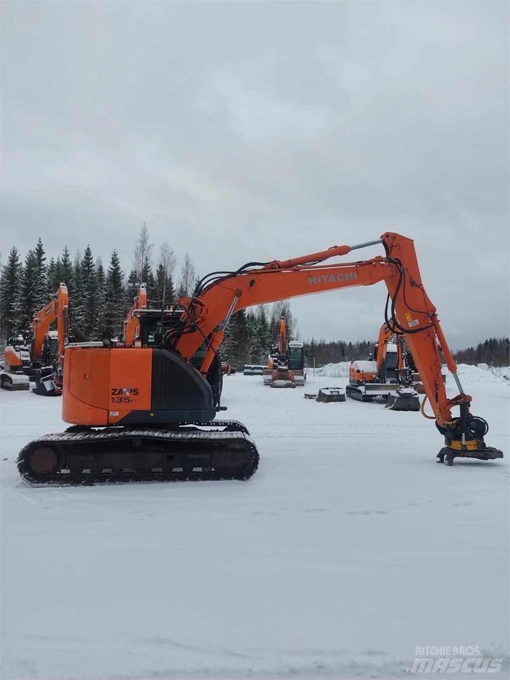 Hitachi ZX135US-5B حفارات زحافة