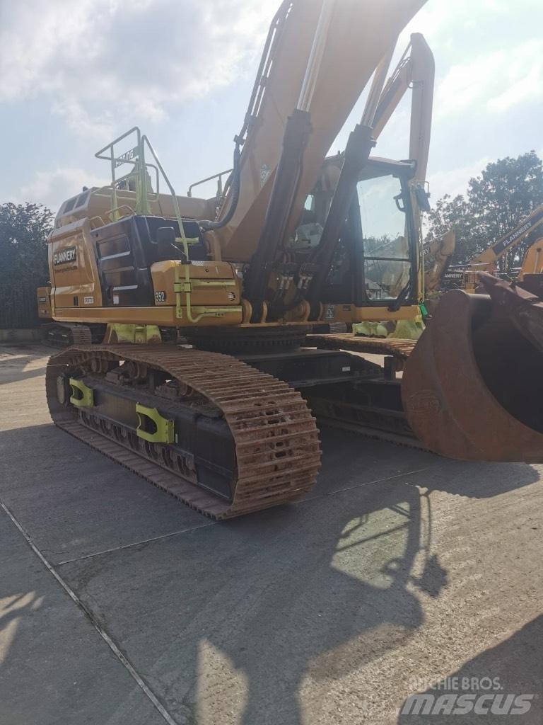 CAT 352 حفارات زحافة